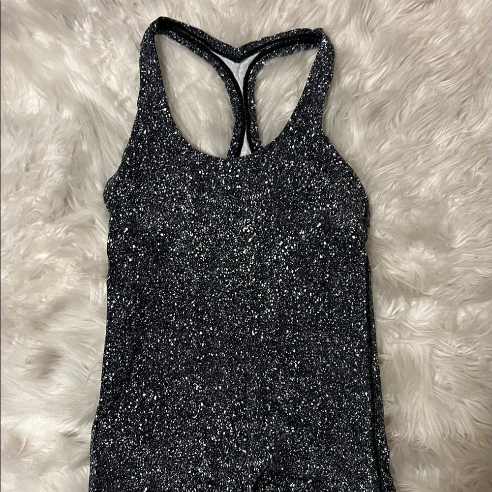 Black and white lululemon tank size 6